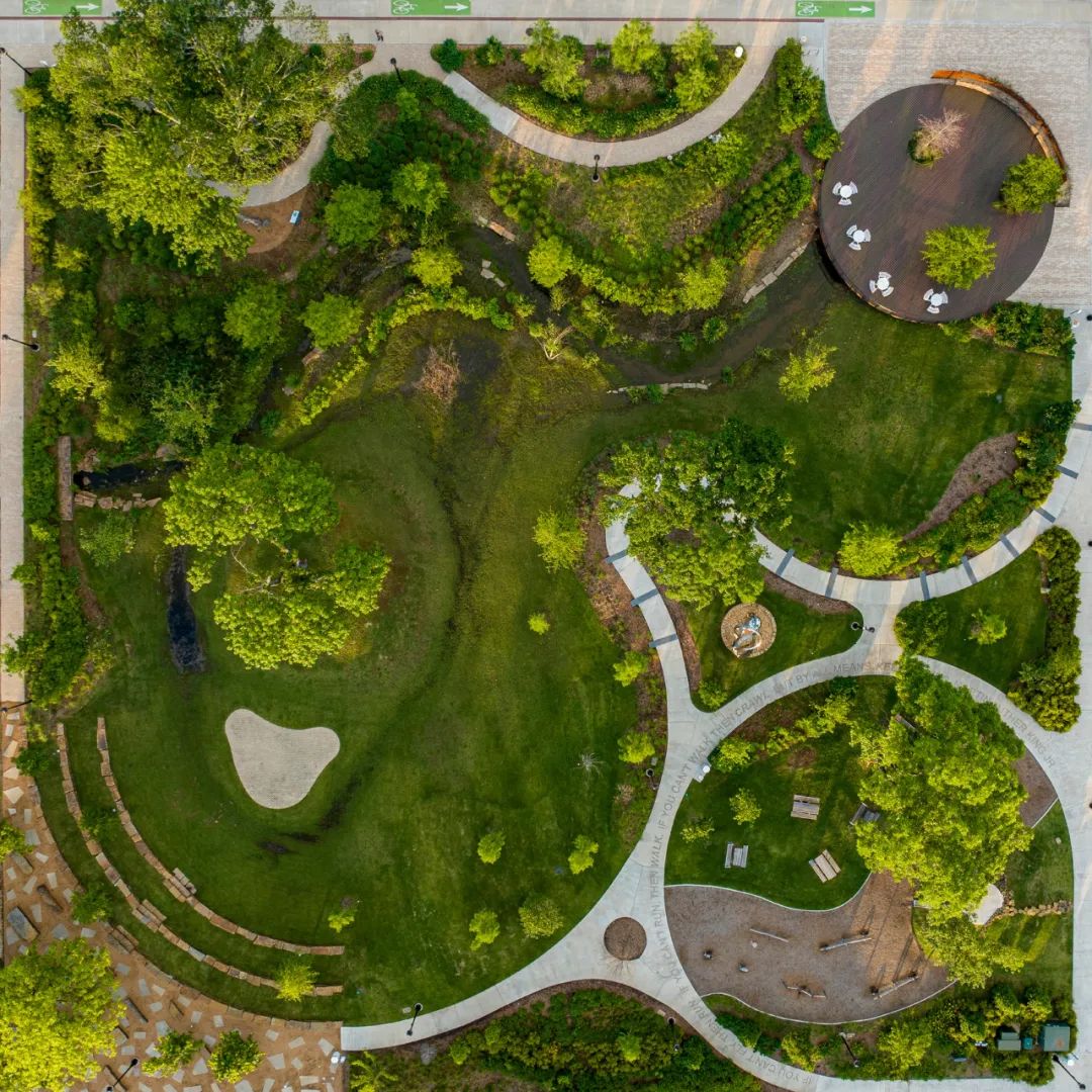 阿肯色州康威市市中心的马丁·路德·金广场丨美国丨SWA-1