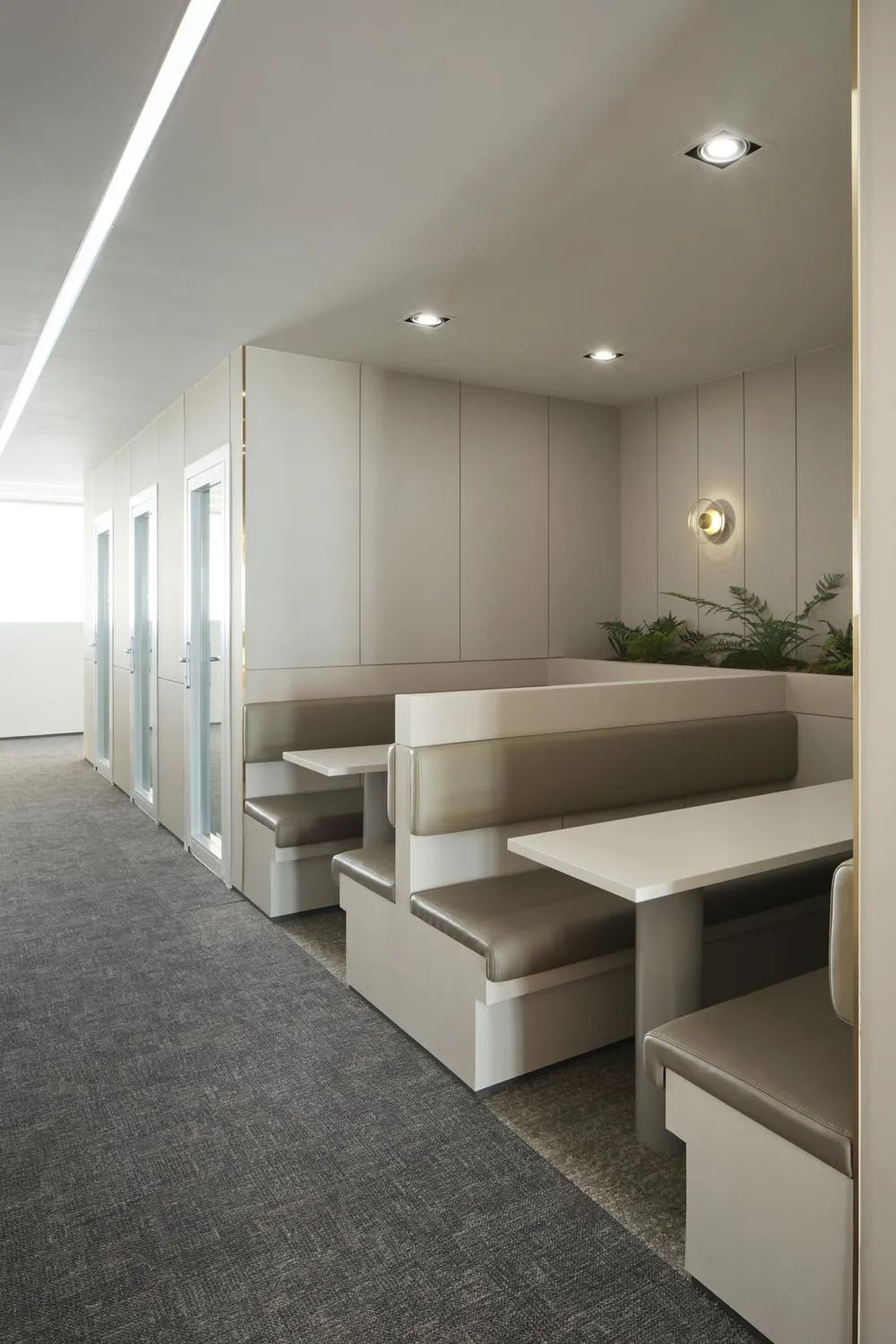 国外科技公司办公室|灵动流转的简约格调-34