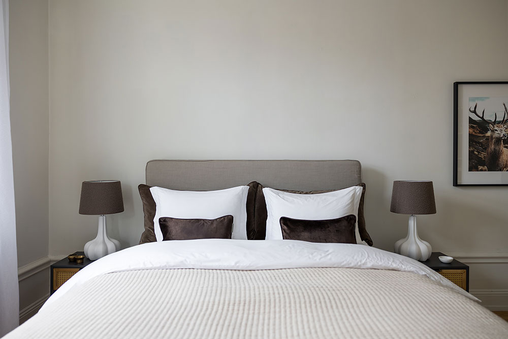 位于斯德哥尔摩带黑白厨房的优雅转角公寓-17