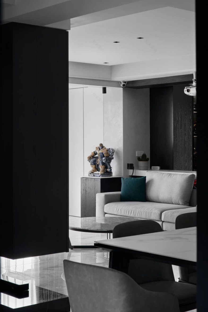 力设计 新作丨手办一面墙 江边一套房-4