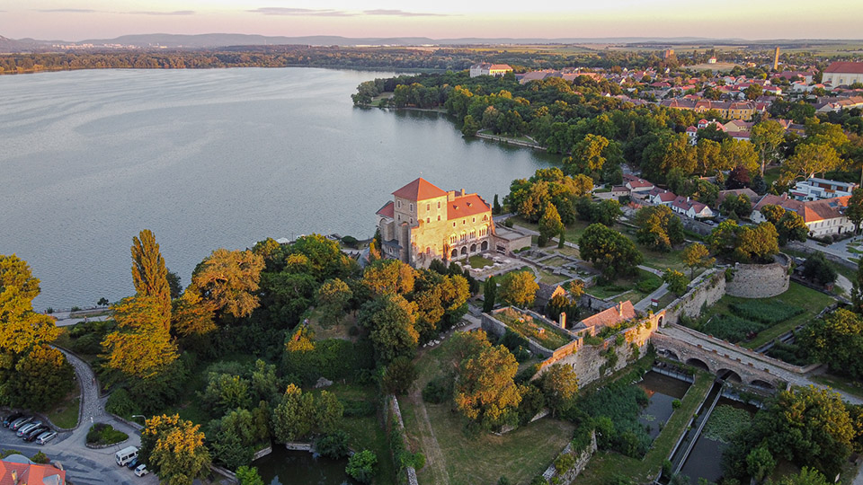 匈牙利 Platan 酒店水疗和休闲建筑丨Varro Design-7