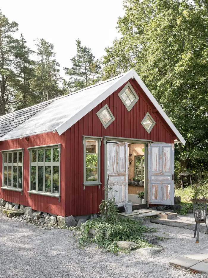 瑞典冬季花园 | 旧厂房变身温馨家庭绿洲-9