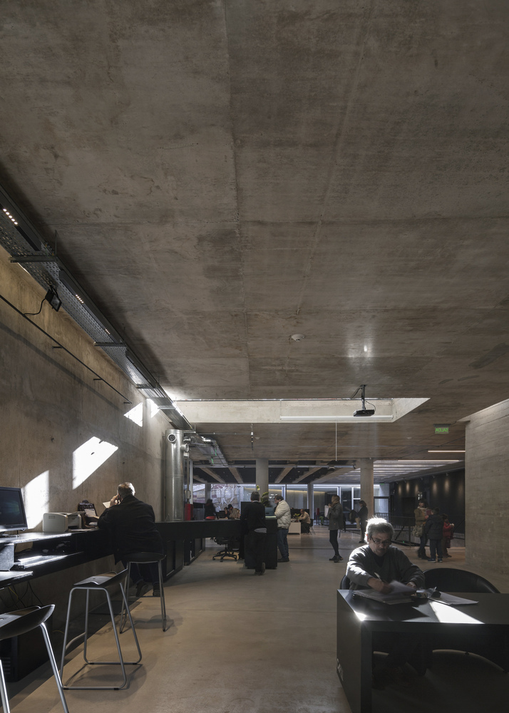 阿根廷建筑师协会总部 · 混凝土与绿意的共生-63