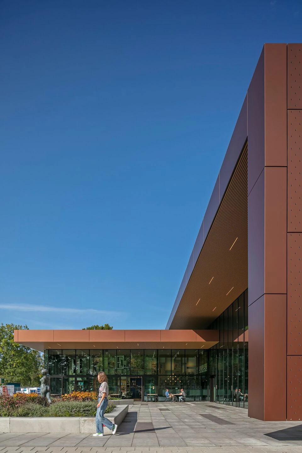 荷兰 Eemnes 中心的多功能“母亲之屋”-19