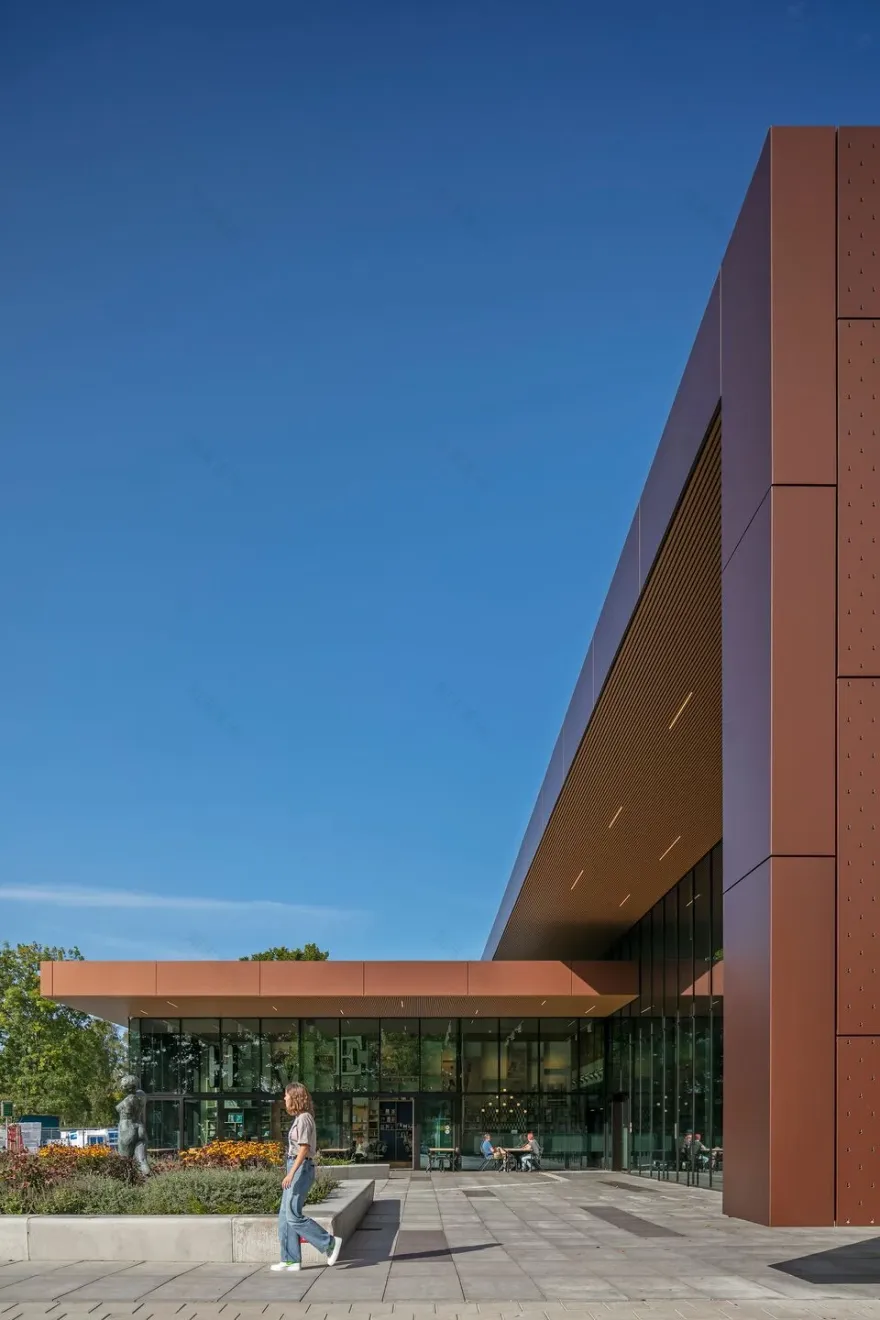 荷兰 Eemnes 中心的多功能“母亲之屋”-19