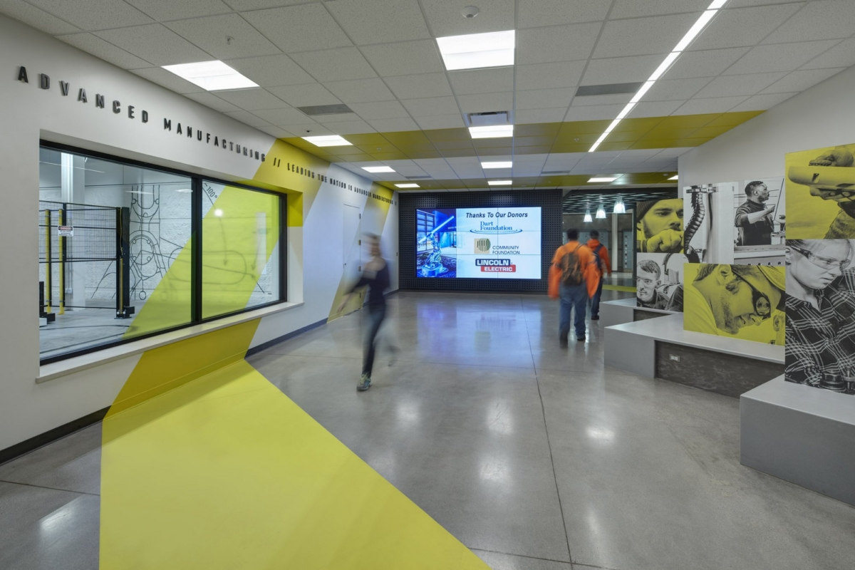 兰辛社区学院制造业卓越中心-7