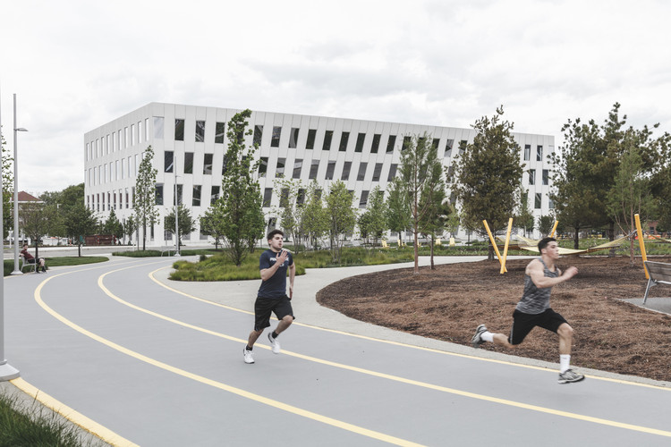 Philadelphia 海军场绿色公园旁的 LEED 黄金办公大楼-17