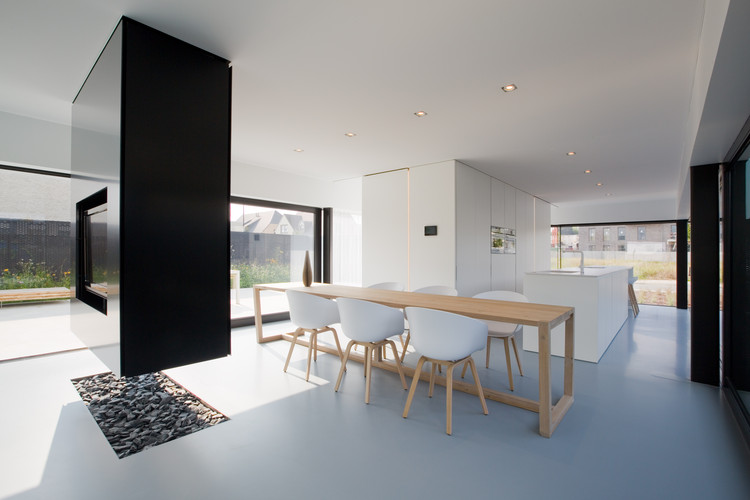 比利时小地块上的现代木构住宅-2