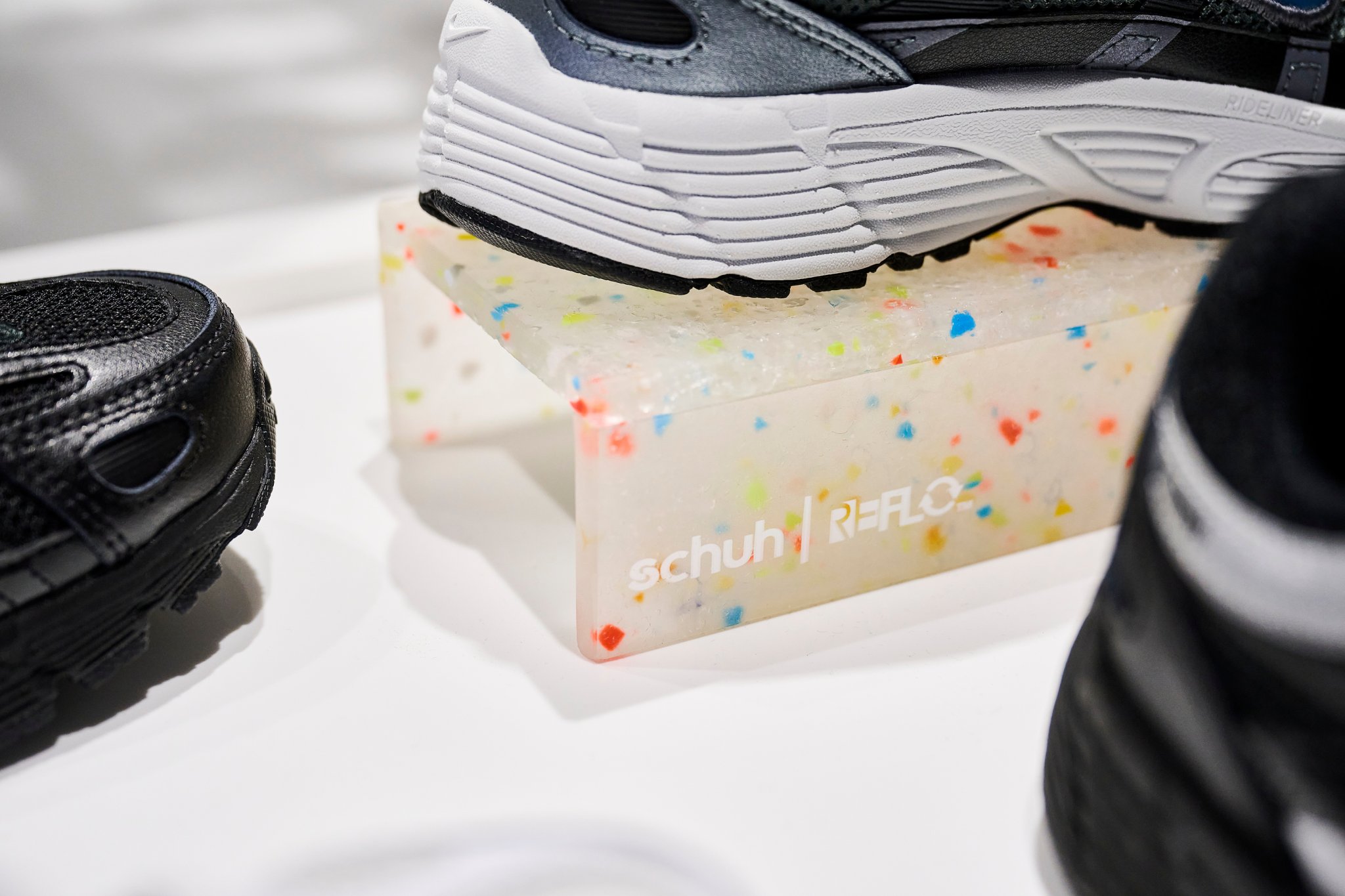 SCHUH在Meadowhall购物中心重新开业店铺更新丨英国谢菲尔德丨Briggs Hillier-11