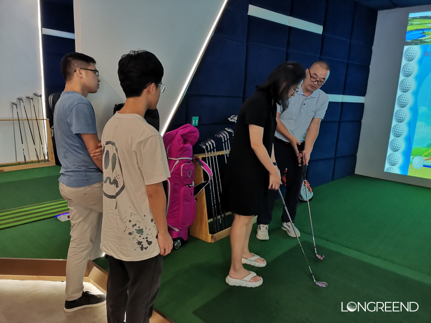 Tea room dining bar + indoor golf = perfect combination-14