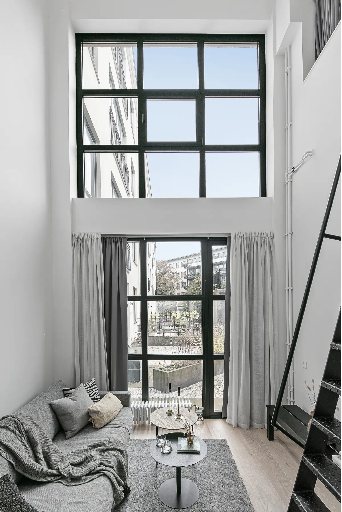 42 平米瑞典小公寓,6.6 米层高打造豪华酒店风-2