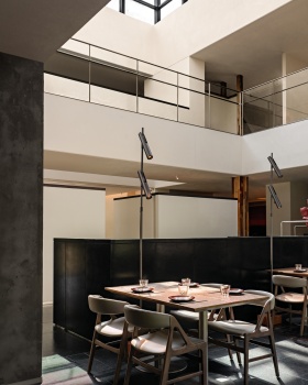 杨氏青 · 百家湖店丨中国南京丨IN.X屋里门外设计