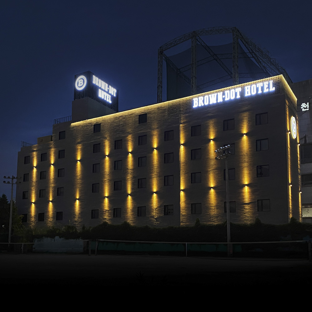 简约酒店设计典范 | 白色木纹诠释温馨空间-2