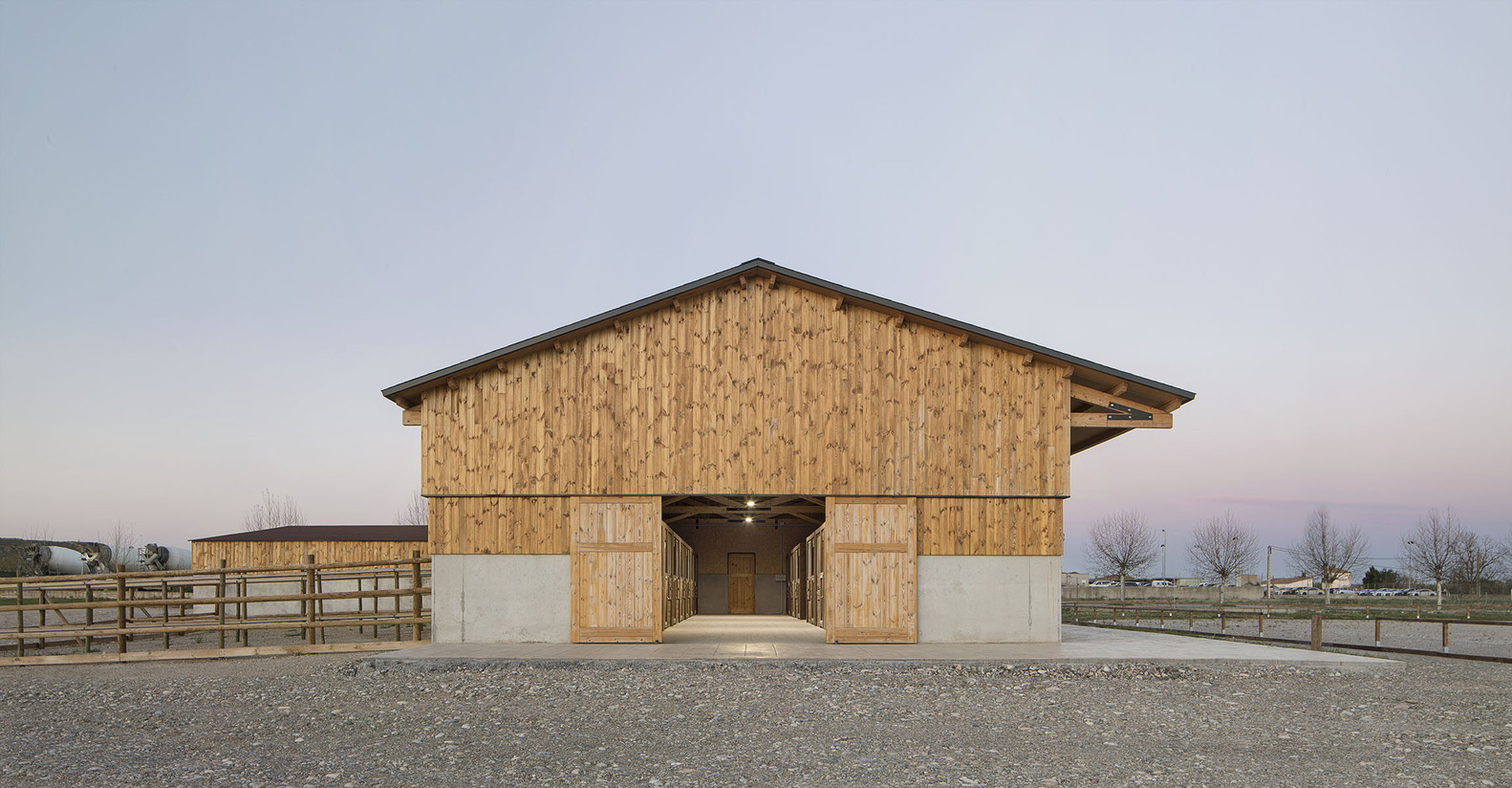 Hotel Equino · 乡村环境中的工业风马厩设计丨西班牙莱里达丨Gabarra Arquitectes-7