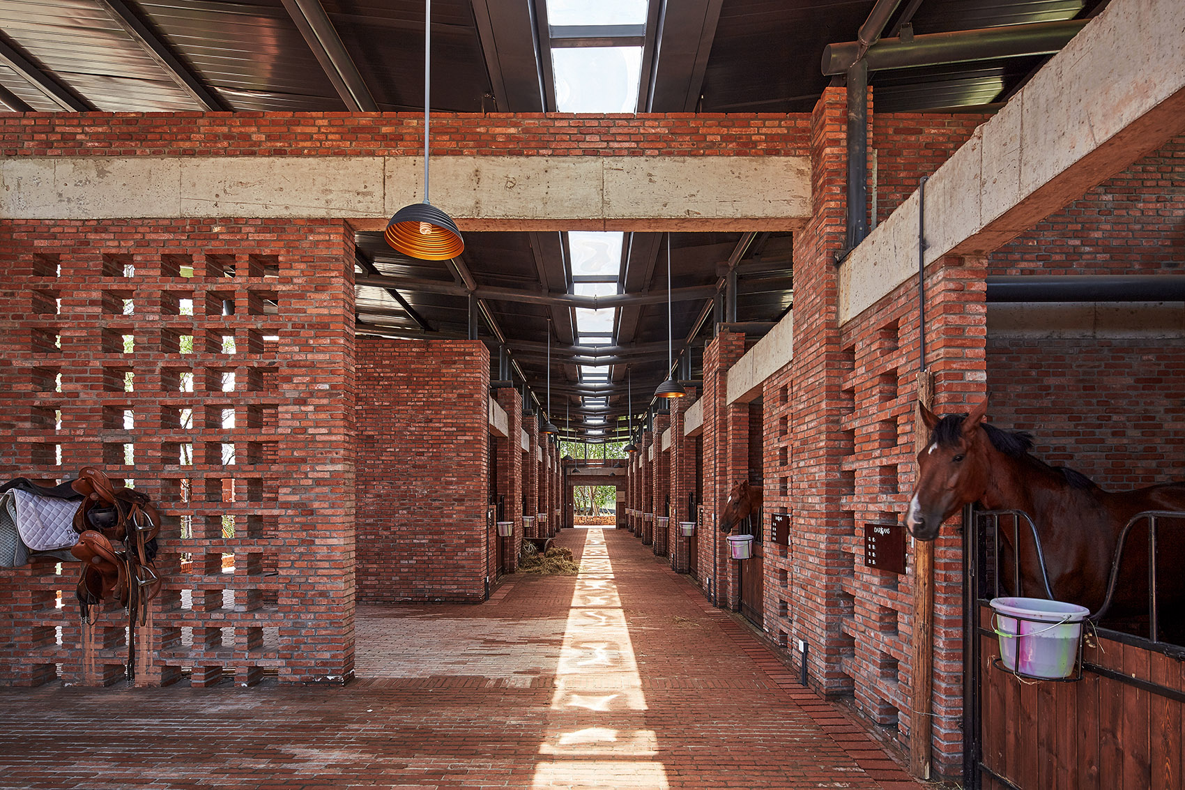 砖叠马场 & 成都达根斯马术俱乐部 / 成都万华-15