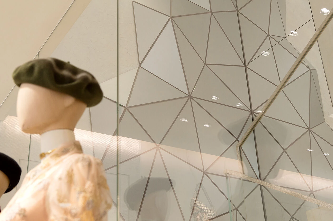 迪奥蒙特卡罗精品店楼梯区域设计-14