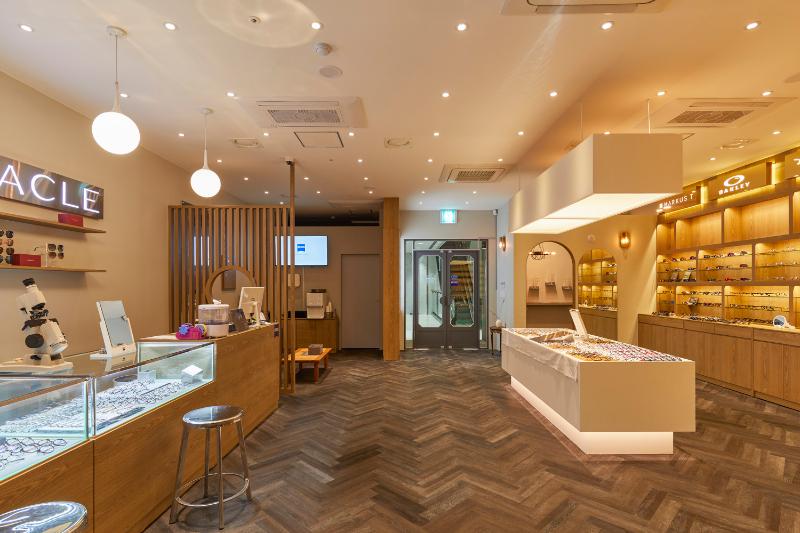 照明点亮 27 平米眼镜店空间-4