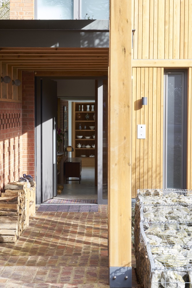 红砖绿意相映成趣,节能环保的英国乡村别墅-46