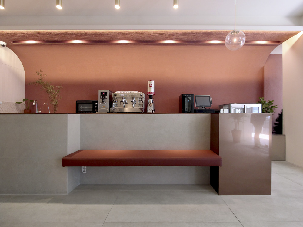 首尔通洞酒店咖啡厅 | 色彩点睛的现代概念空间-5