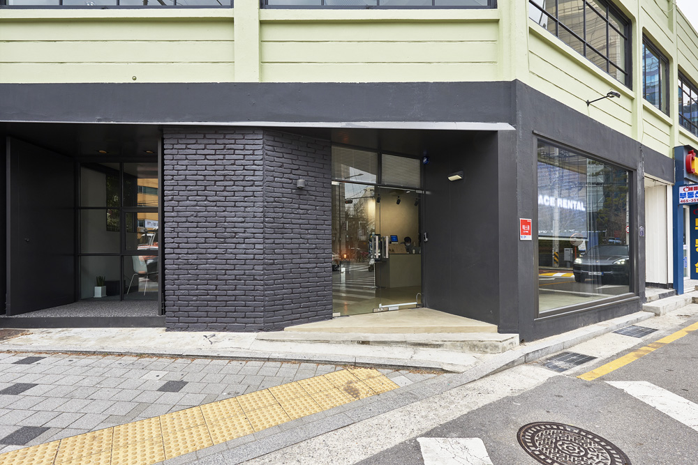 18 坪黑白时尚咖啡厅 | 极简设计的魅力-2