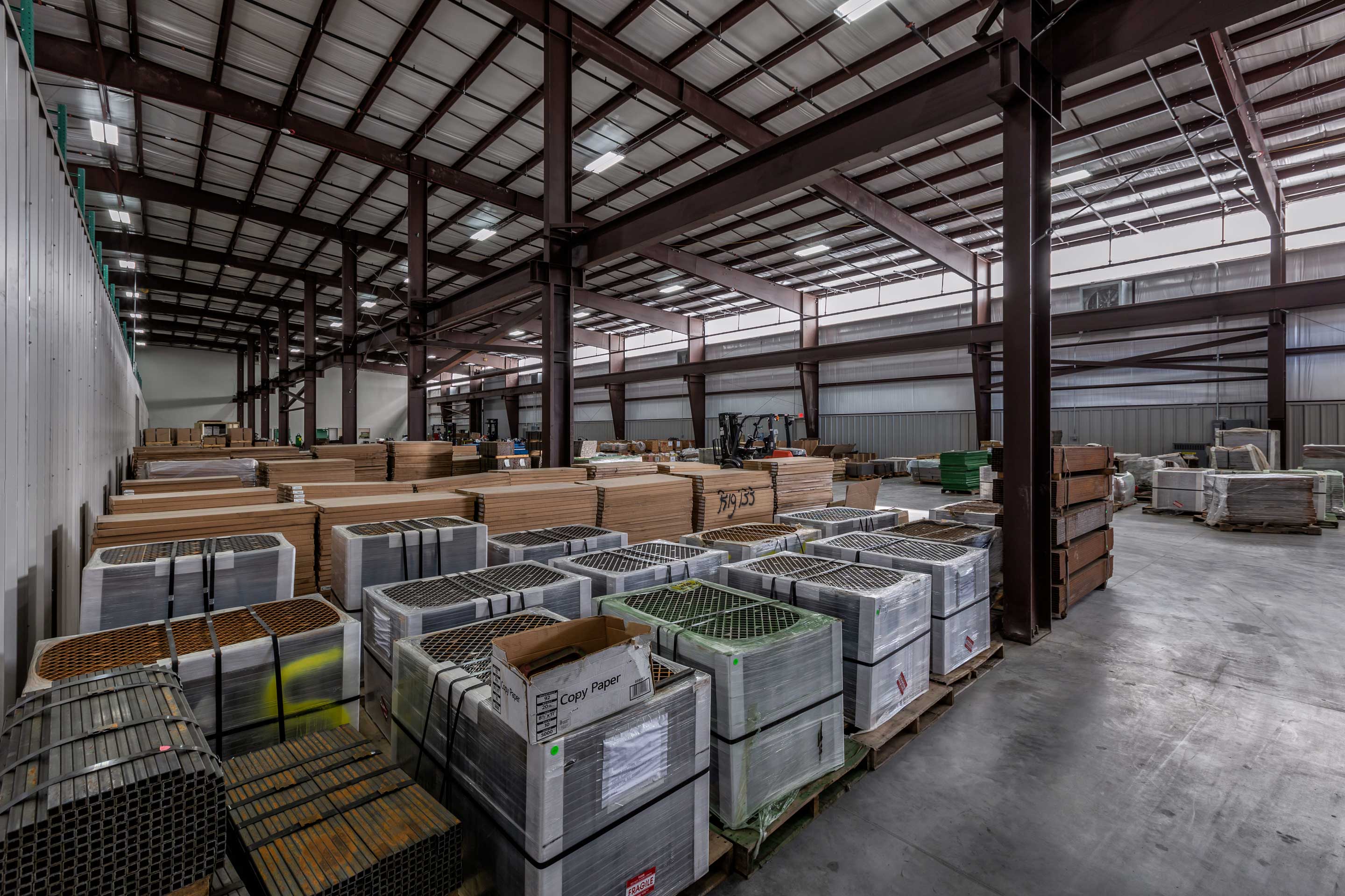 具有混合结构系统的办公室和高架仓库建筑丨Goree Architects-12