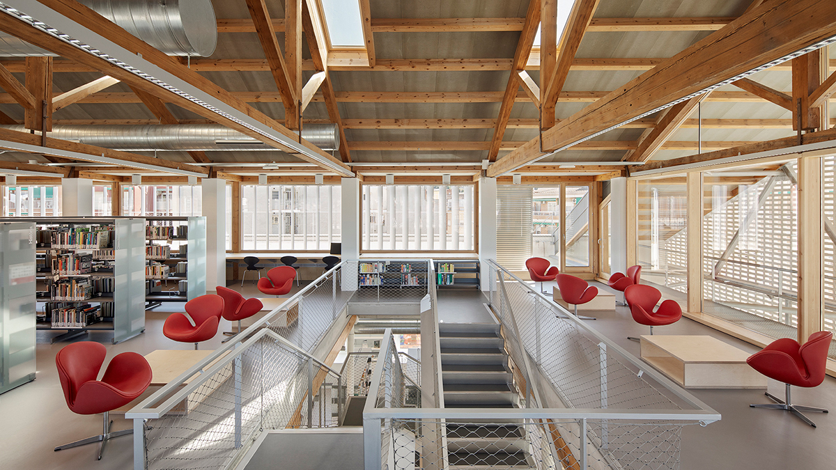 巴塞罗那旧厂房变身图书馆 | 融合历史与现代的创意设计-17