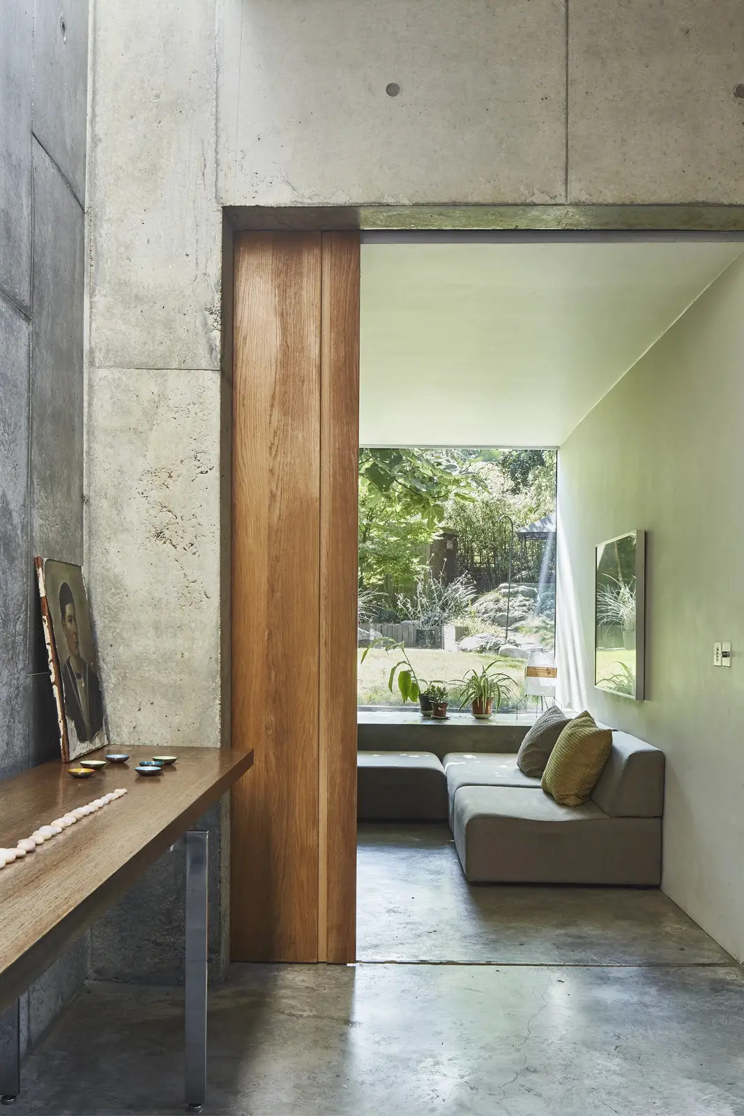 伦敦隐藏式现代混凝土别墅设计-6