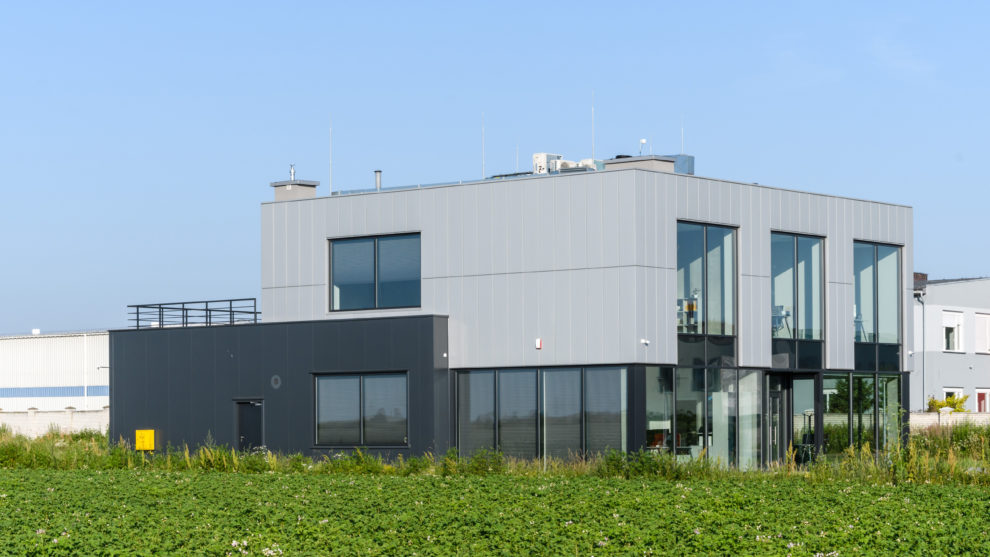 办公楼位于米哈沃维采（注：Michałowicach 是地名，可依据具体语境进行更精准的地名翻译，此处给出一种常见音译） 丨A8 Architektura-25