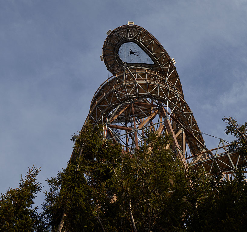 盘旋山林间的天空步道-14