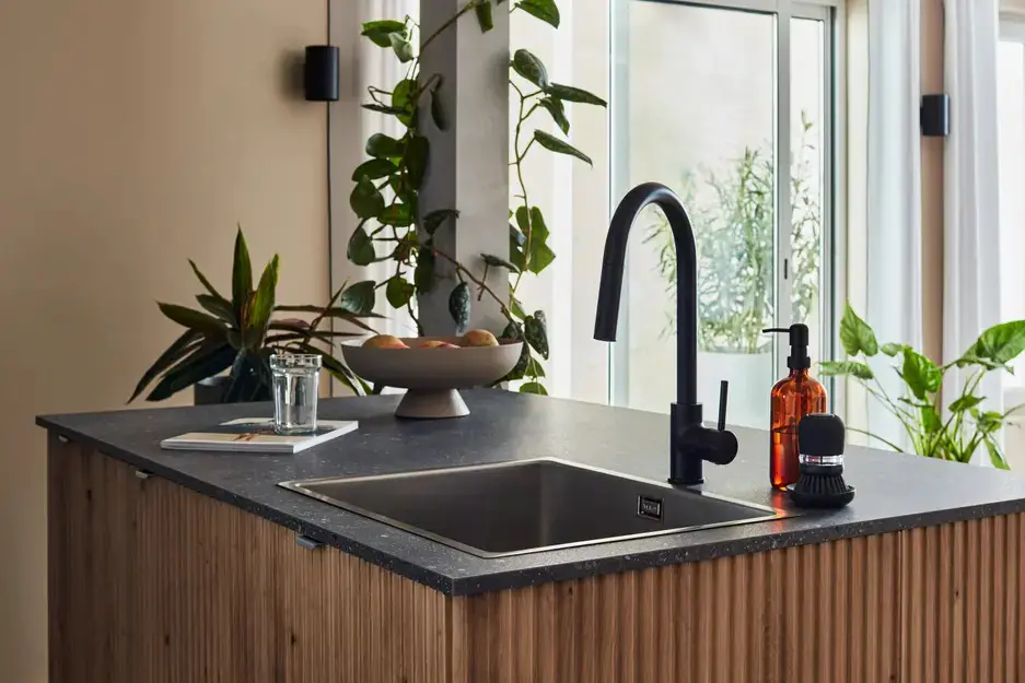 "Leroy Merlin 厨房 | 黑色与木质的完美结合"-12