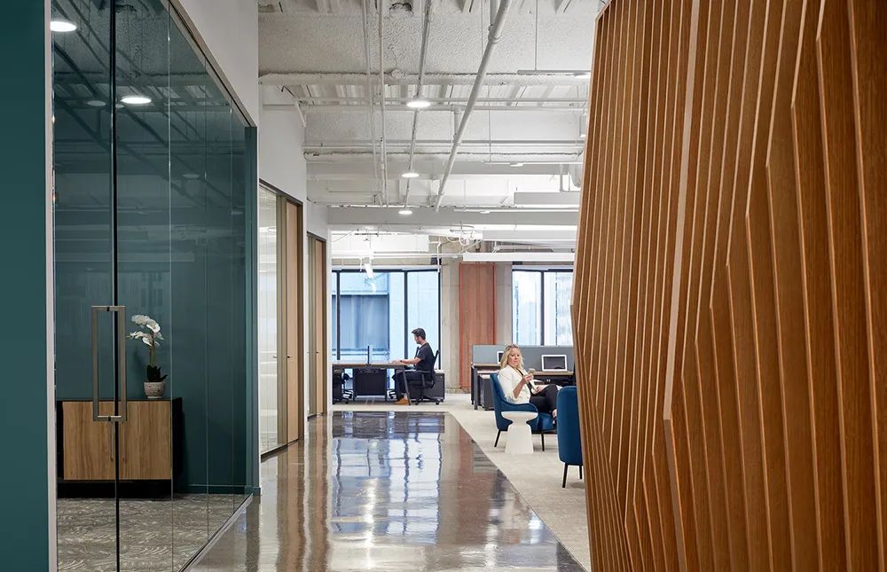 芝加哥 70 West Madison 老建筑转型奢华工业风办公空间-5