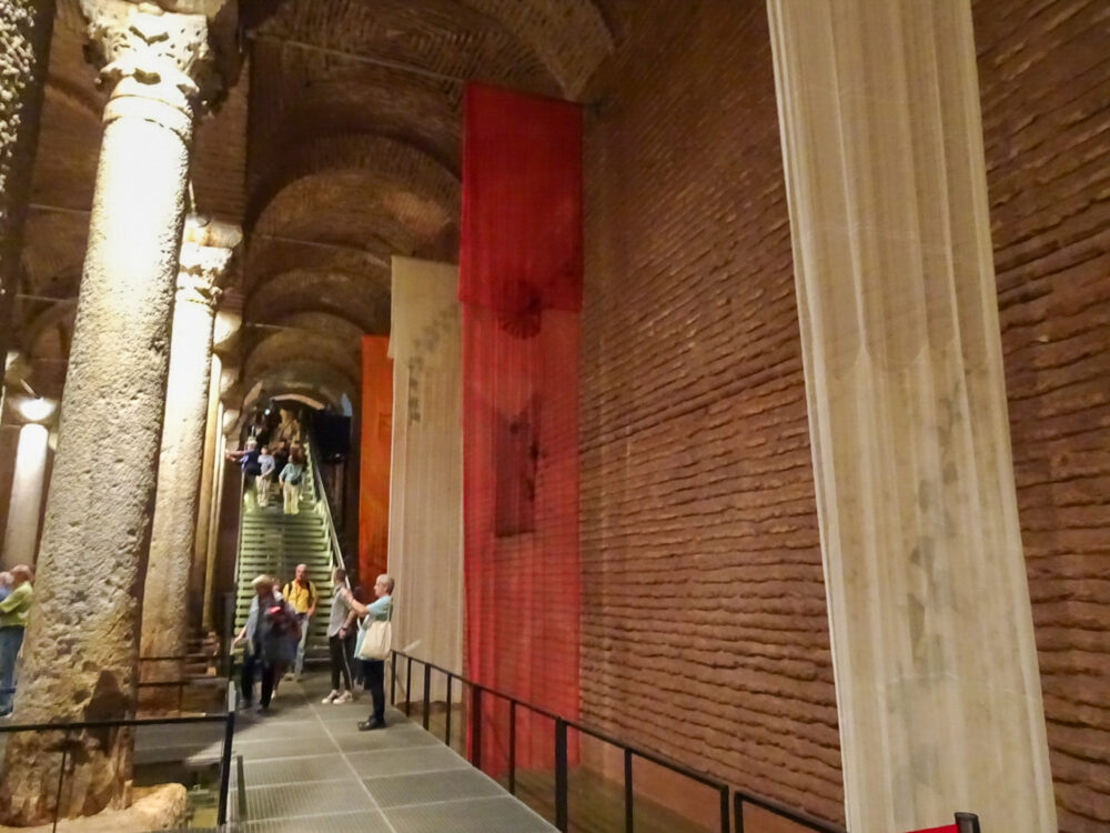 イスタンブールの地下宮殿(伊斯坦布尔的地下宫殿)丨不明-69