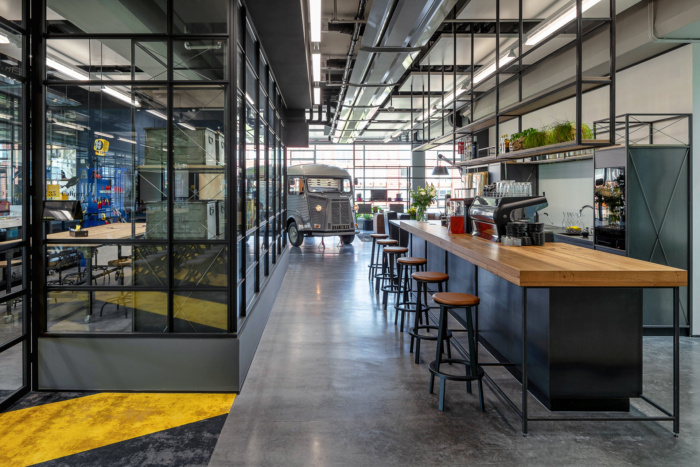 Deloitte Digital Offices by DZAP-9