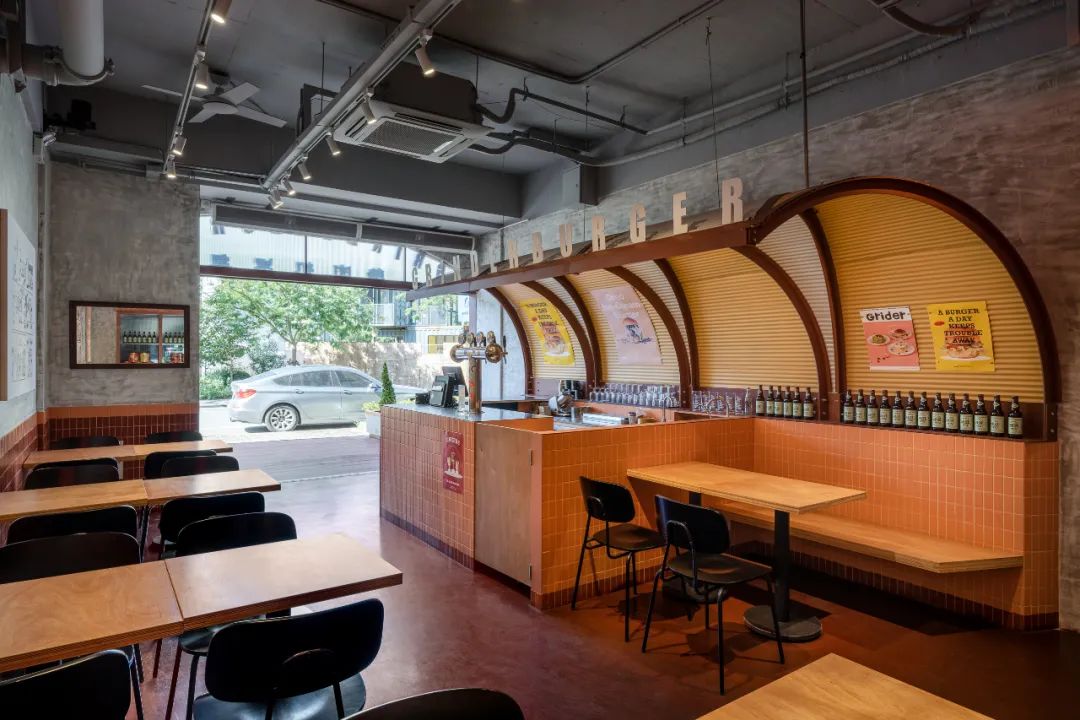 上海大学路绞肉机汉堡店,打造轻松活力的街头氛围-18