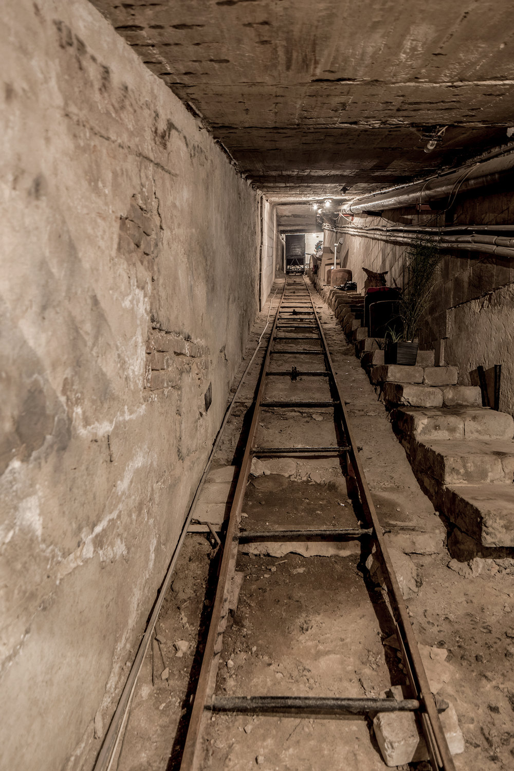 基辅“宿醉”酒吧 | 废墟中的自由空间-17