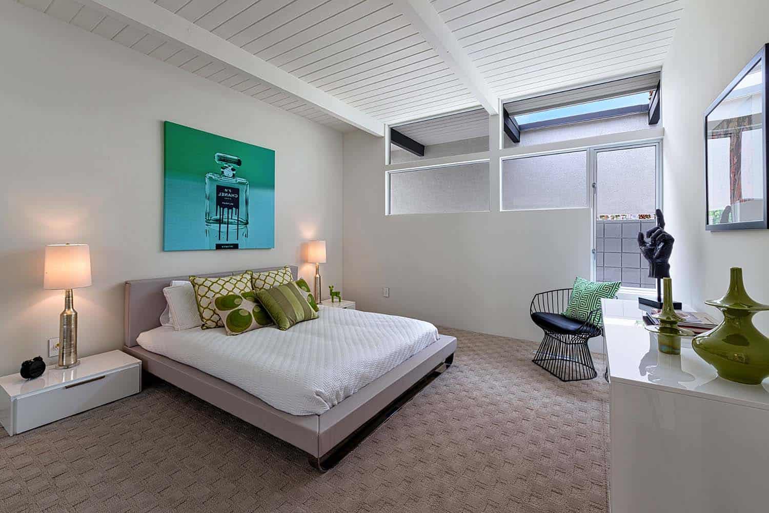 Midcentury dream retreat with a poolside paradise in Palm Springs-8