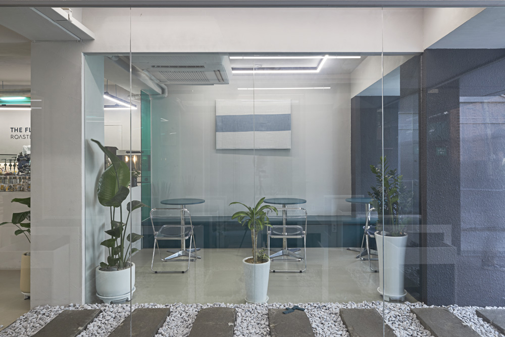 绿色环保，现代简约的 24 小时咖啡厅设计-11