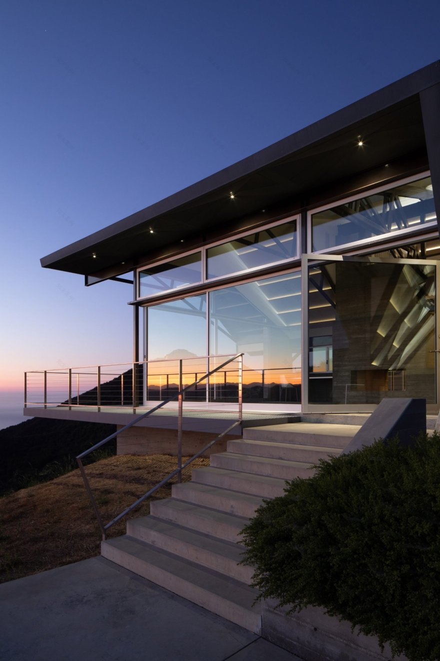 山脊上的 4/Way House | 野性与安全的完美结合-15