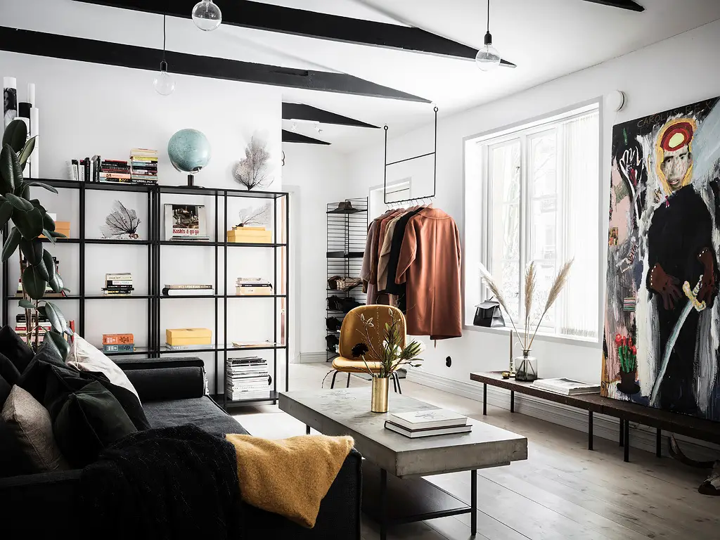 瑞典百年老屋中的温馨卧室设计-4