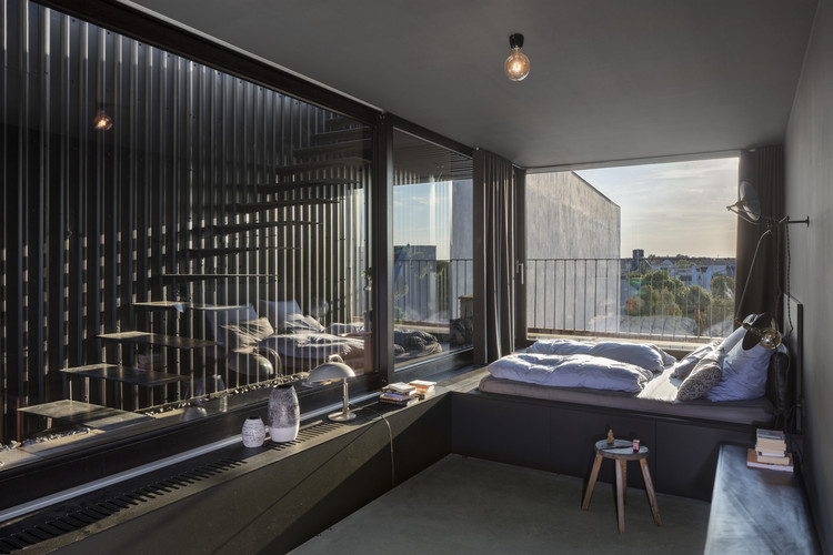 Floating Penthouse Berlin  Atelier Zafari-12