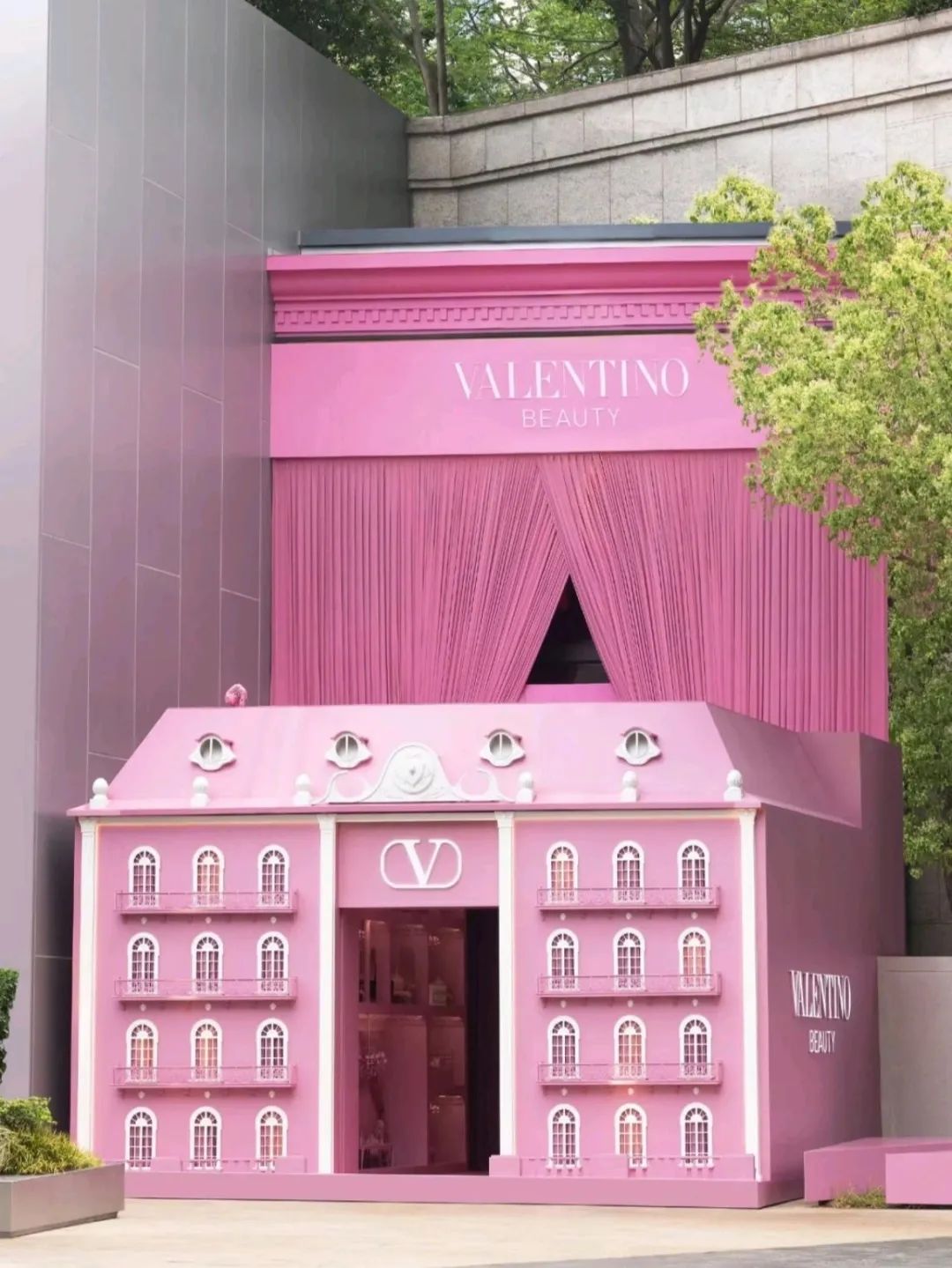 VALENTINO Beauty上海新店「粉丝绒奇想屋」丨中国上海-3