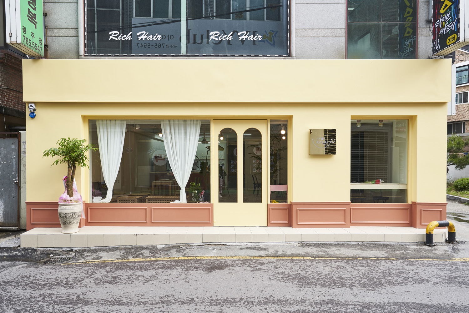 简约设计展现 30 平米咖啡馆室内美学-2