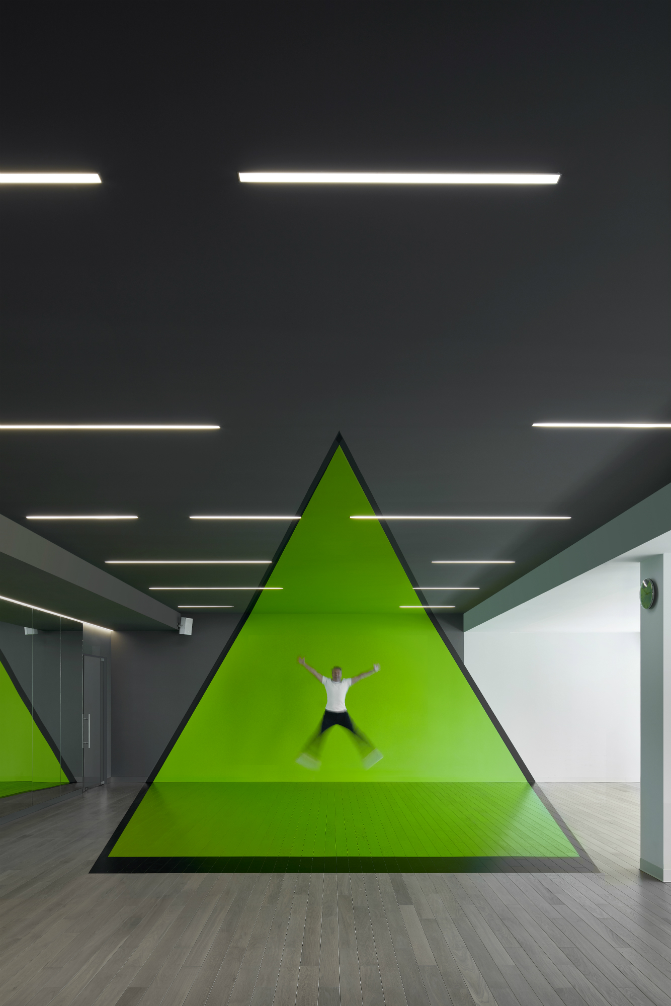 X-FIT 空间变形记 | 活力色彩与建筑哲学的完美融合-12