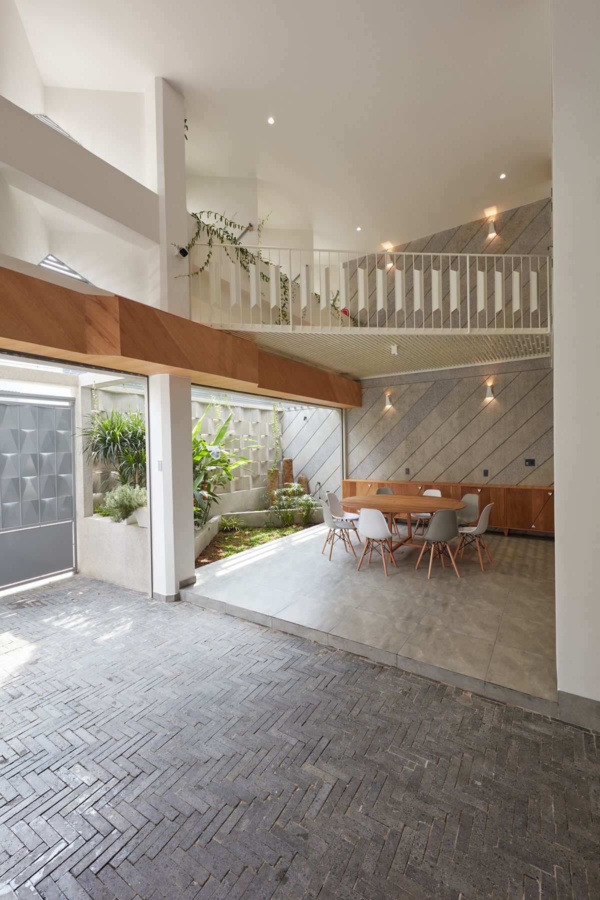 空间魔法师 · 新旧融合的越南特色住宅设计-29