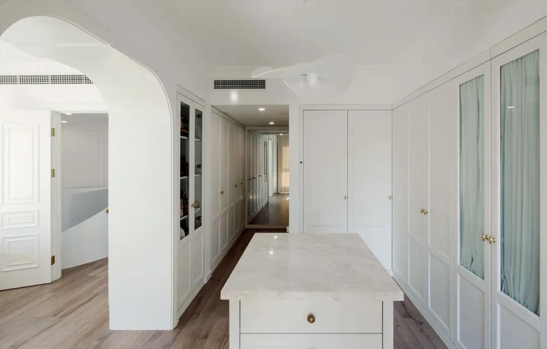 法式旋转楼梯公寓-56