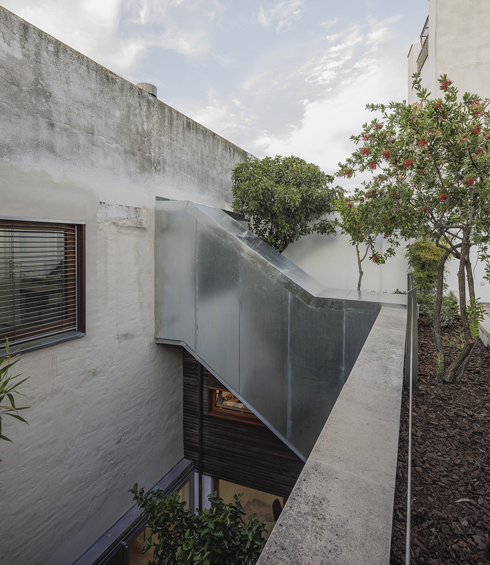 西班牙 Córdoba 街区内院办公室 · 光与影的游戏-25