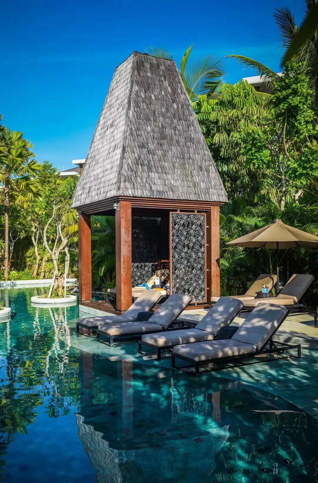 夏日庭院泳池设计，享受清凉的度假氛围-13