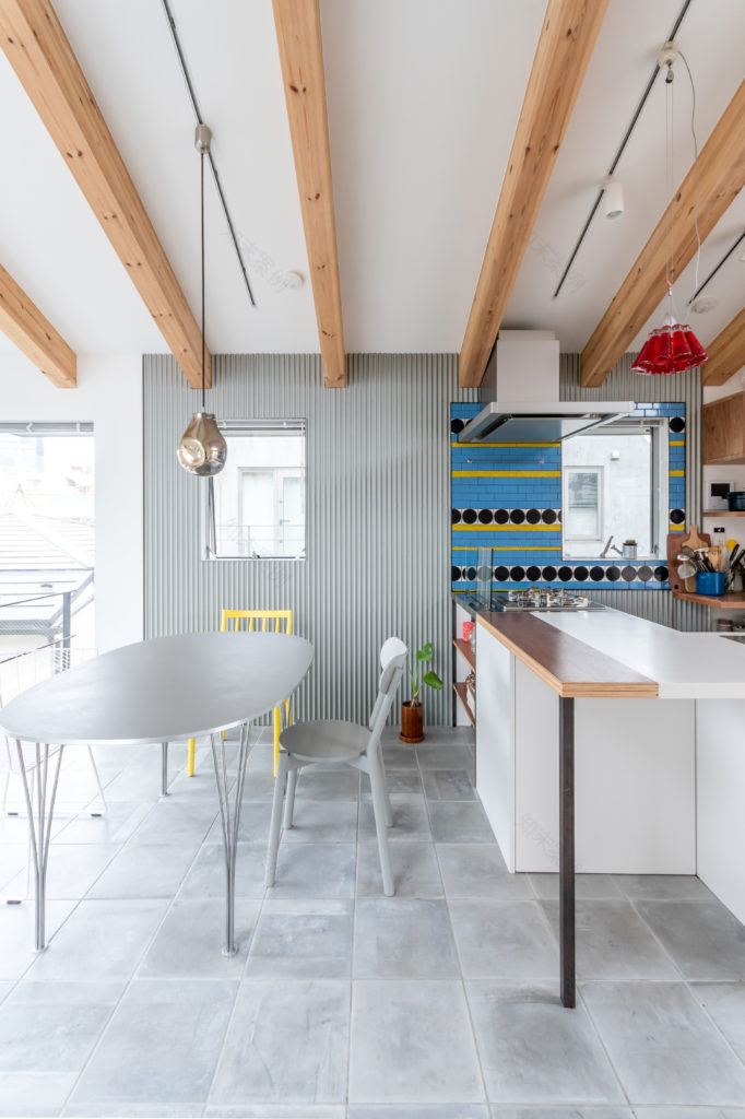 土地の記憶を継承しつつ街とつながる街と家族がほどよい距離感でつながって暮らす | Architecture | 100%LiFE-0