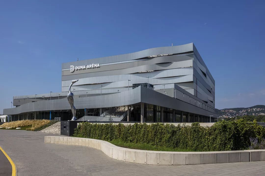 波光粼粼的多瑙河畔游泳馆,布达佩斯 Duna Arena-23