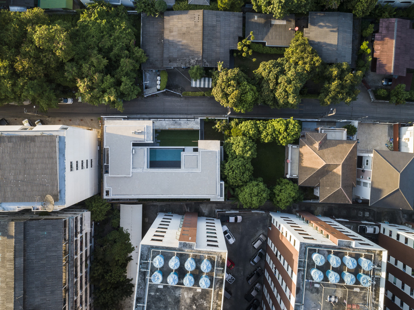 曼谷 898 平方米四口之家，多功能空间与温暖氛围的完美结合-36